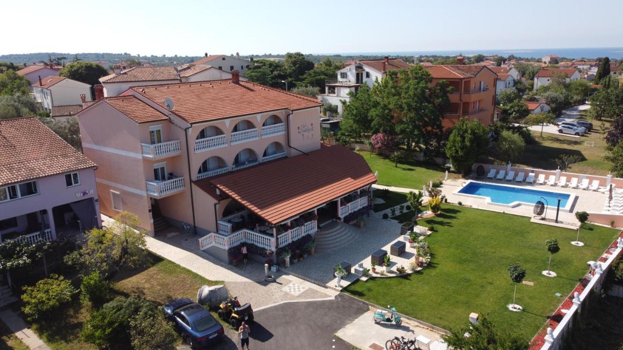 Villa Natalija 메덜린 외부 사진